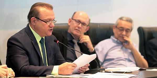 Senador ressalta recurso de satélite na transmissão ao vivo de audiência pública realizada em conjunto com a TV Senado e TVALMT