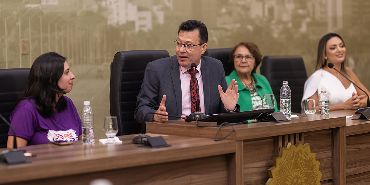 “Lugar de mulher é onde ela quiser, em especial na política”, declara presidente da Câmara de Pouso Alegre